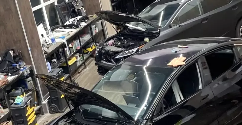 oklejka-v-matovyj-poliuretan-tesla-model-3-1