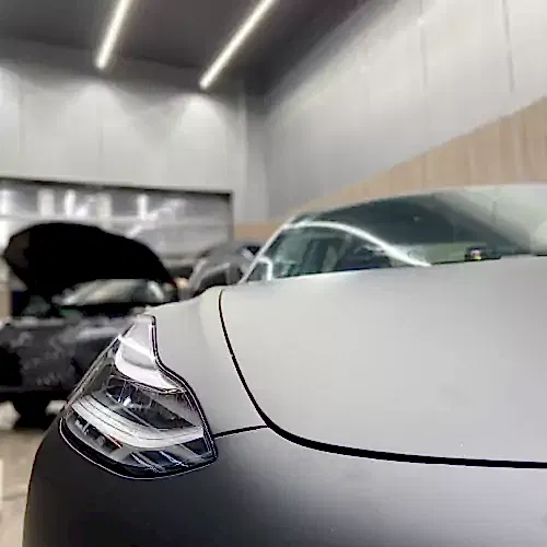oklejka-v-matovyj-poliuretan-tesla-model-3-7
