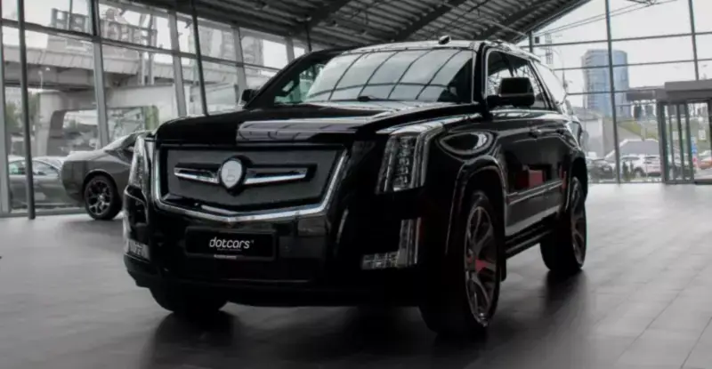 oklejka-poliuretanovoj-plyonkoj-cadillac-escalade-iv-2
