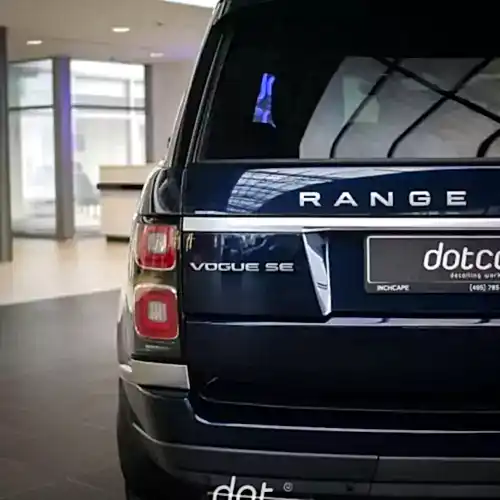range-rover-vega-oklejka-v-glyancevyj-poliuretan-23