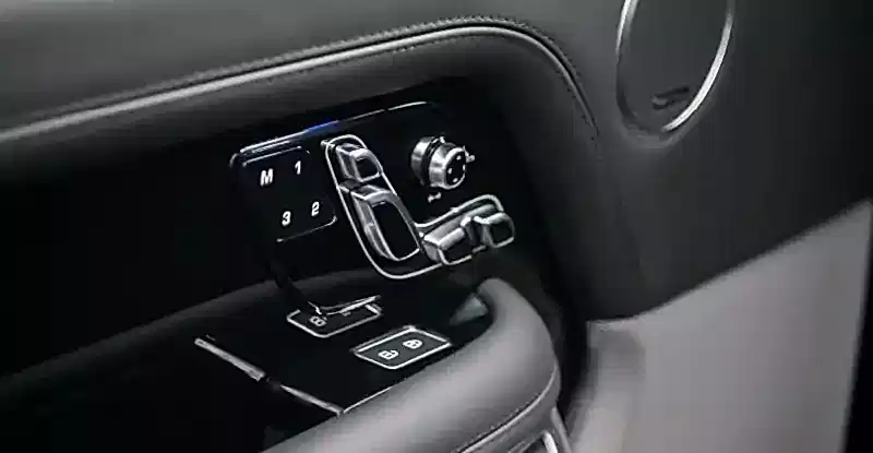 range-rover-vega-oklejka-v-glyancevyj-poliuretan-24