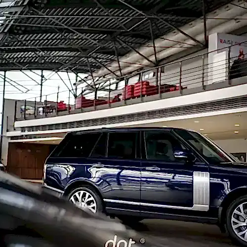 range-rover-vega-oklejka-v-glyancevyj-poliuretan-30