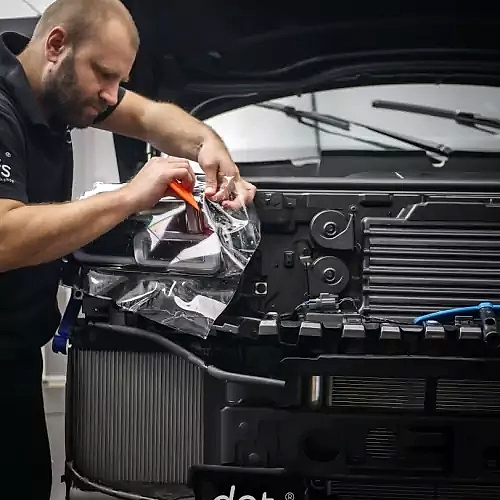 range-rover-vega-oklejka-v-glyancevyj-poliuretan-32