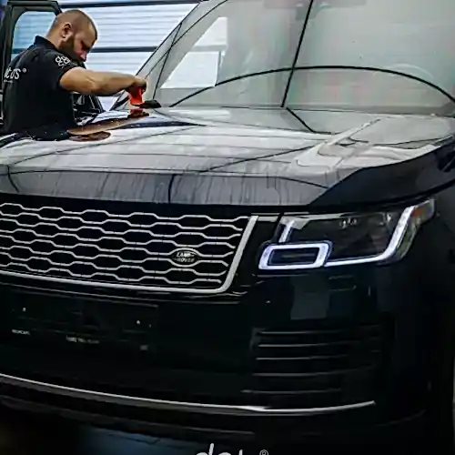 range-rover-vega-oklejka-v-glyancevyj-poliuretan-38