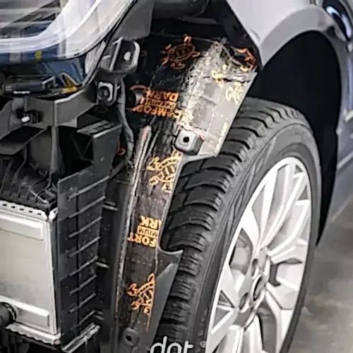 range-rover-vega-oklejka-v-glyancevyj-poliuretan-11