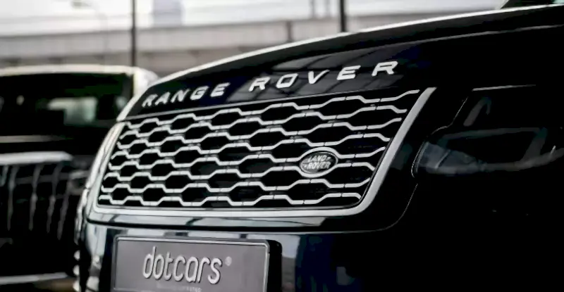 range-rover-vega-oklejka-v-glyancevyj-poliuretan-39