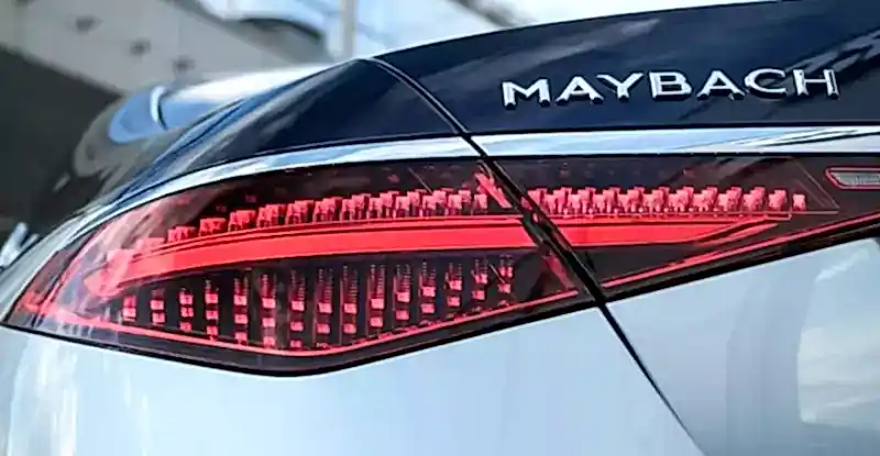 limitirovannyj-avtomobil-mercedes-maybach-serii-edition-100-47