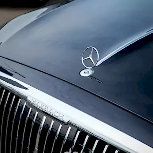 limitirovannyj-avtomobil-mercedes-maybach-serii-edition-100-54